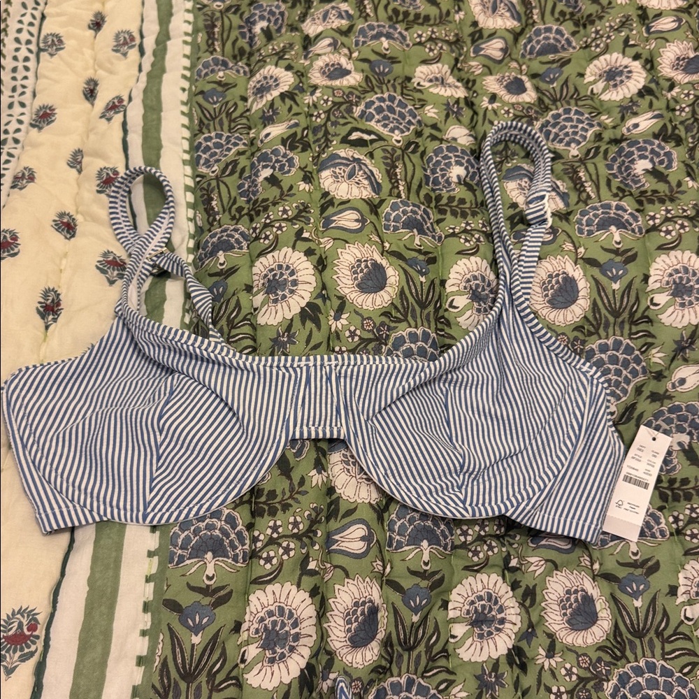 NWT 42DD Cup Underwire Bikini Top Seersucker